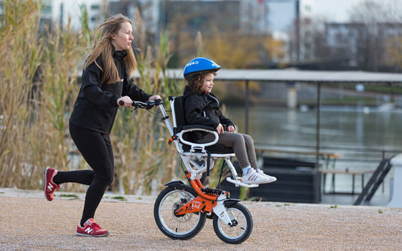 JOELETTE KID gelaenderollstuhl FiNiFuchs Kinderrollstuhl