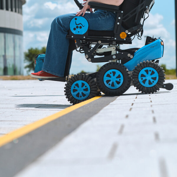 Magix2 NewLive-Kinder-Elektrorollstuhl-NHD-FiNiFuchs-Kinderhilfsmittel