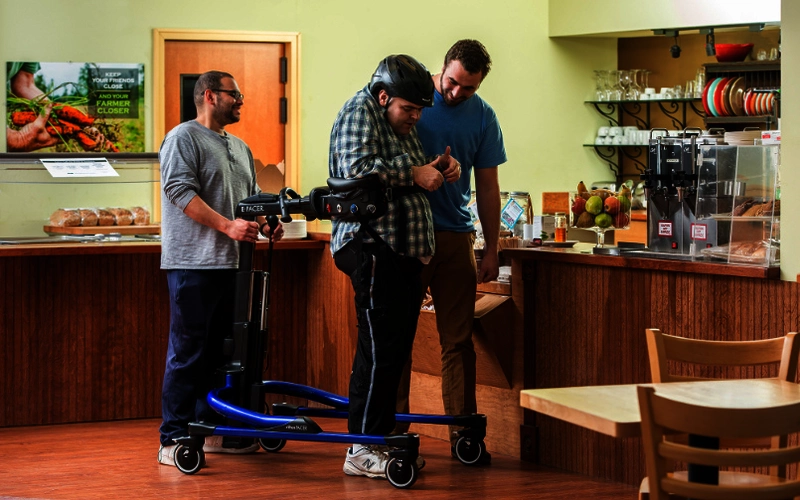 Gehhilfe-rifton-dynamic-E-pacer-FiNiFuchs