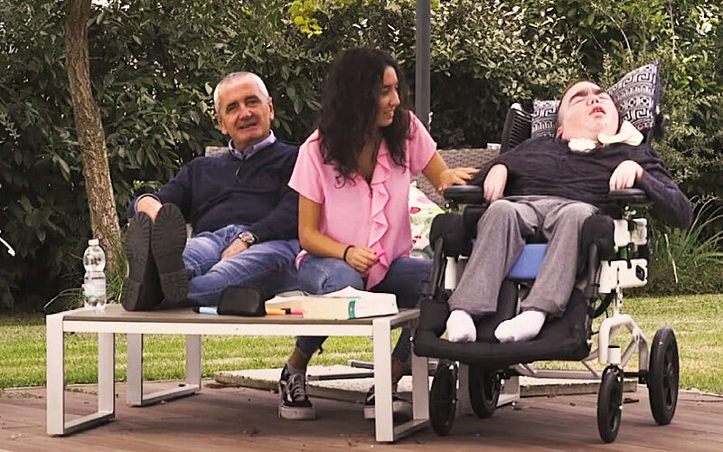 Juditta-Pflegerollstuhl-FiNiFuchs