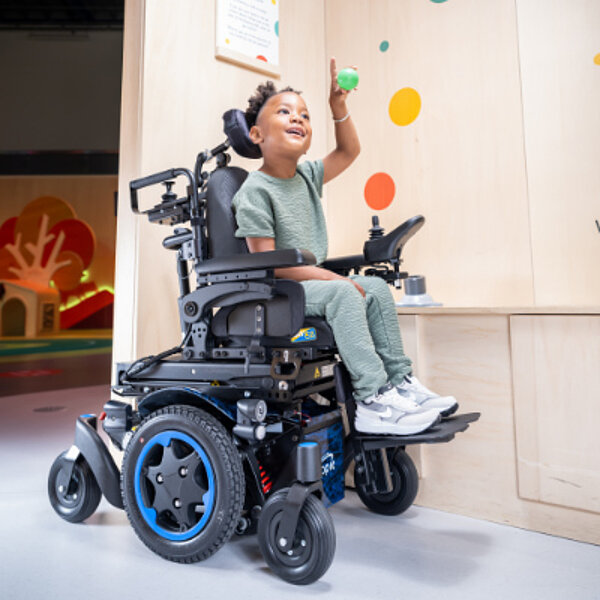 ZIPPIE_Q300_M_Mini_Kinder Elektrorollstuhl Kinderhilfsmittel FiNiFuchs