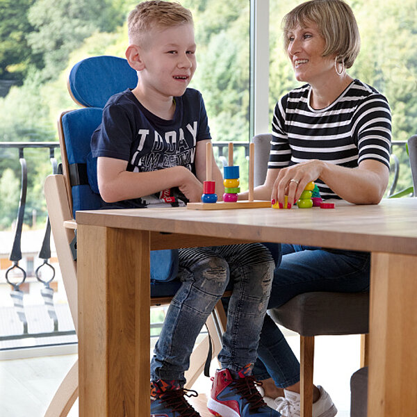 Kindertherapiestuhl Pauli-FiNiFuchs-Kinderhilfsmittel