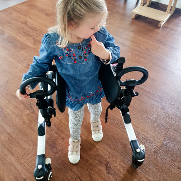 dynamic pacer Gehtrainer FiNiFuchs Kinder mit Behinderung