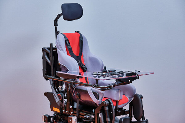 Individuelle_Sitzorthese_FINiFuchs Strehl Kinderhilfsmittel Kinderrehatechnik