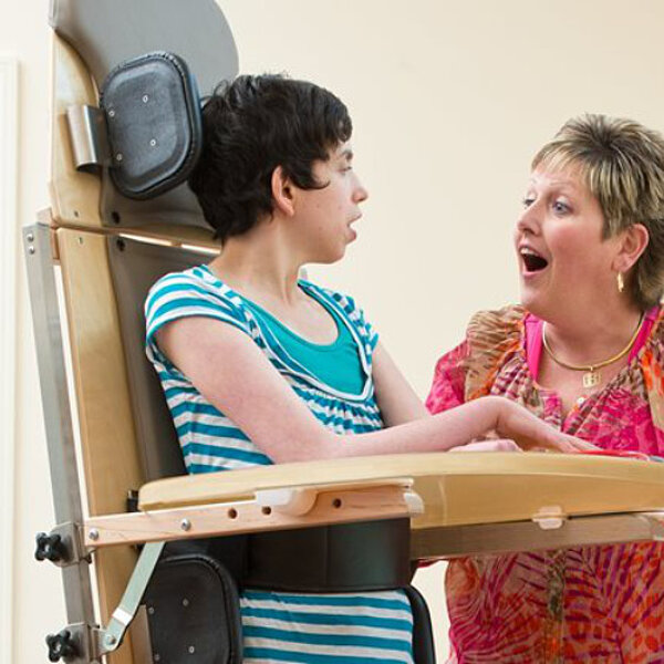 rifton-supine-stander-Stehtrainer-FiNiFuchs